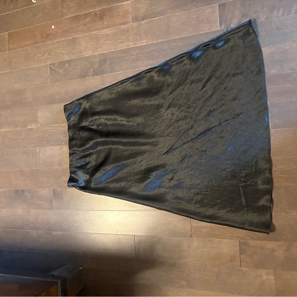 Babaton Black Satin A-Line Skirt - Picture 3 of 3